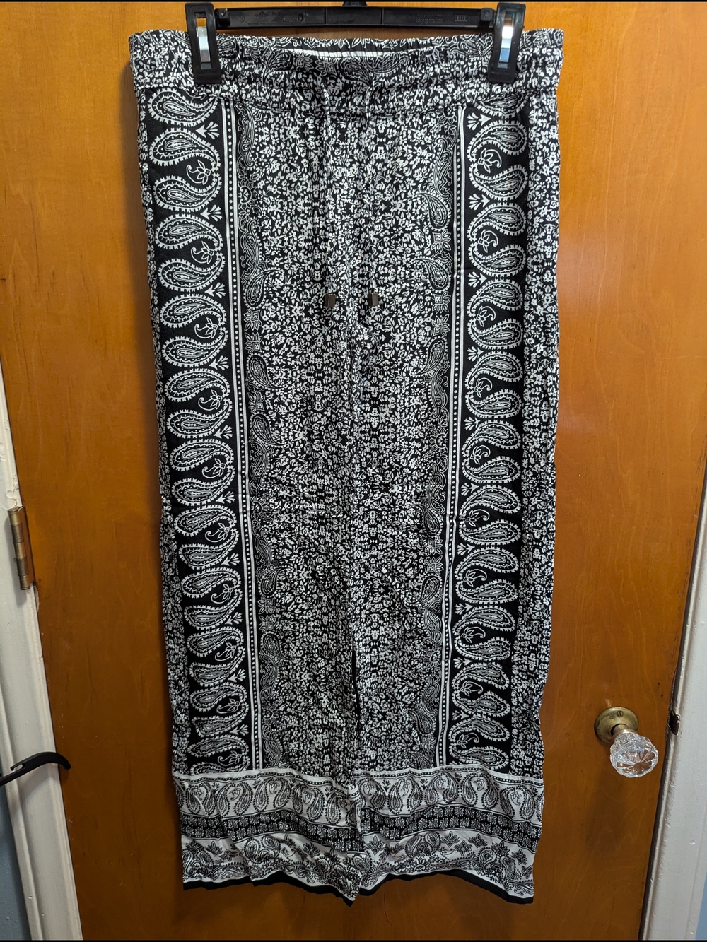 Anne Carson Black & White Paisley Drawstring Pants